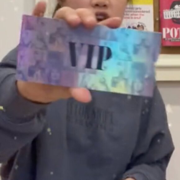 Taylor Swift ERAS VIP Love Story Package (Tote Bag, Posters, Collectibles) - Picture 7 of 7